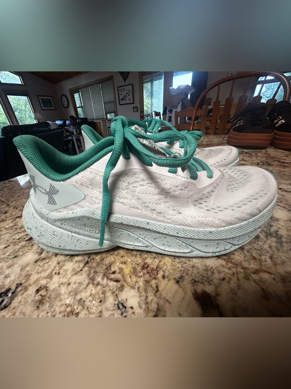 NWOT Under Armour Turbulence Kid’s 4  White/Green Athletic Running Sneakers